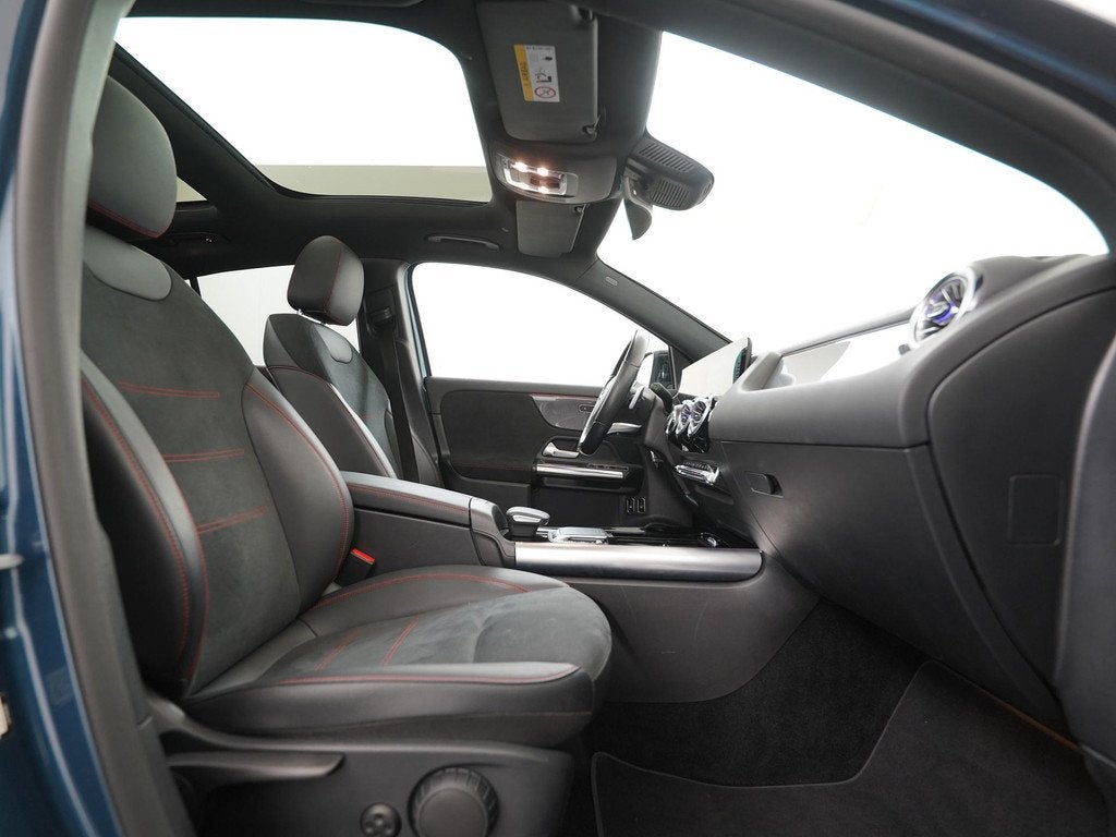 Mercedes-Benz GLA-klasse 250e AMG Night | Panoramadak | Came, Auto's, Mercedes-Benz, 12 maanden, Blauw, Leder en Stof, Bedrijf