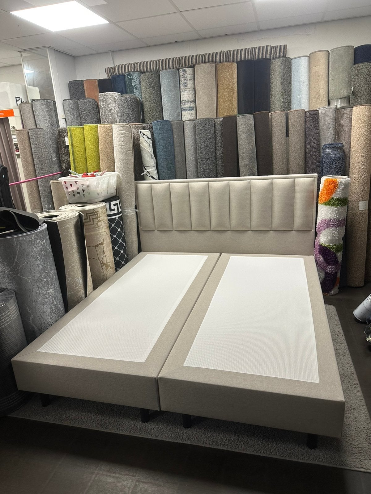Boxspring nieuwe 180/200 €400; vaste prijs