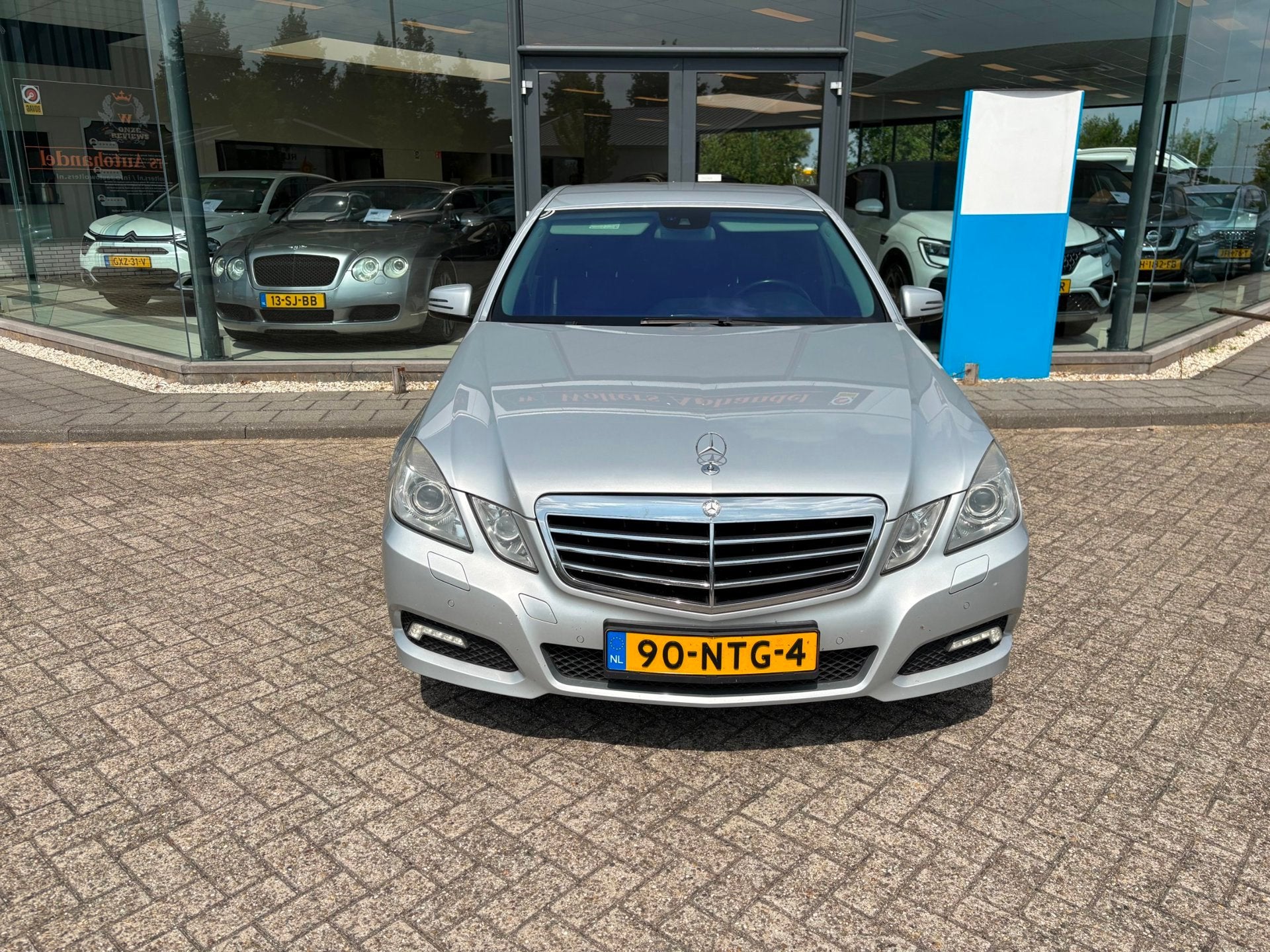 Mercedes-Benz E-klasse 200 CGI Business Class Avantgarde, Auto's, Mercedes-Benz, Euro 5, Achterwielaandrijving, Gebruikt, Zwart