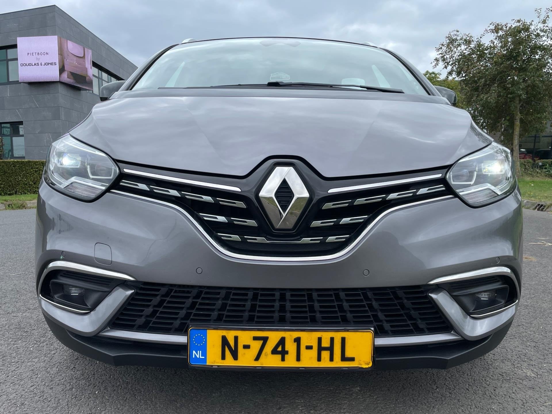 Renault Grand Scénic 1.3 TCe Intens 7p Aut, Pano, Trekhaak,, 4 cilinders, 7 stoelen, Bedrijf, Zilver of Grijs
