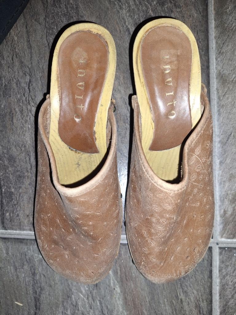 Damesklompen op hakken, Ophalen, Bruin, Onbekend, Schoenen met hoge hakken