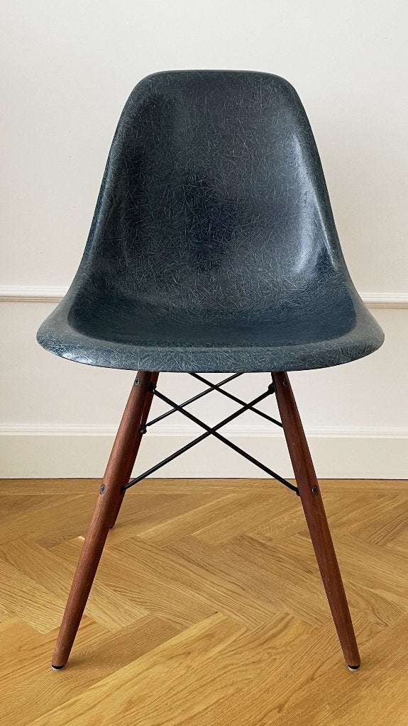 Vintage Eames Fiberglass Side Chair DSW – Herman Miller, Huis en Inrichting, Stoelen, Ophalen, Overige materialen, Gebruikt, Blauw
