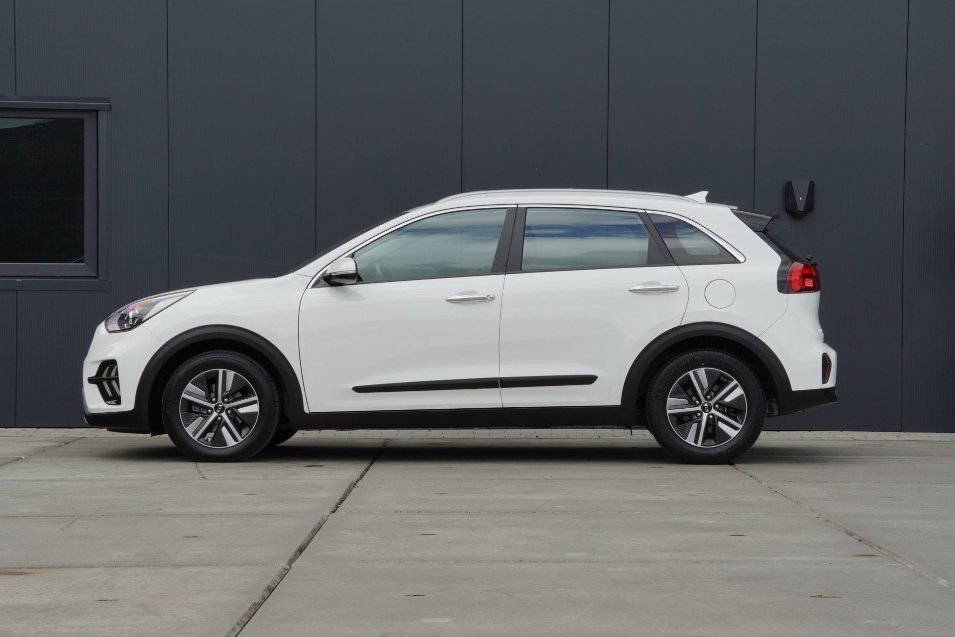 Kia Niro 1.6 GDi Hybrid DynamicLine 2021 Automaat Airco Clim, Auto's, Gebruikt, Leder en Stof, Wit, Origineel Nederlands