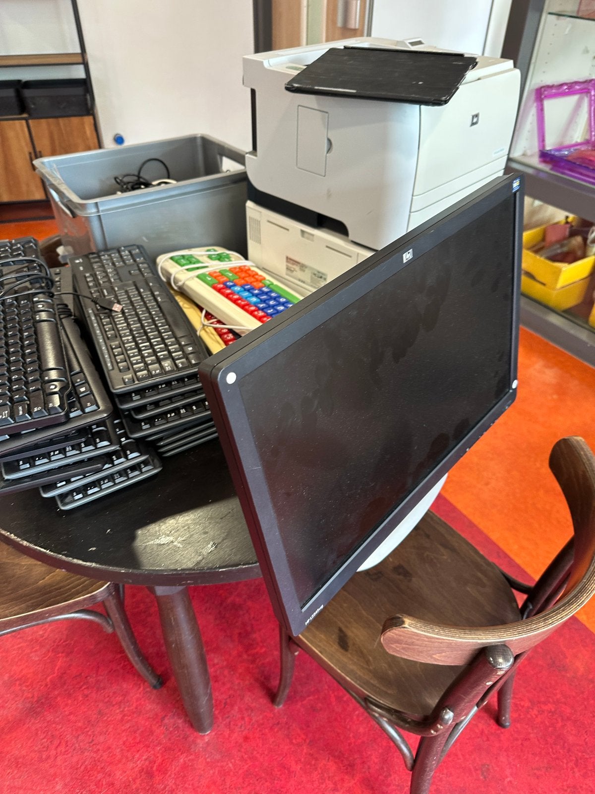 Printers/kabels/toetsenborden GRATIS, Computers en Software, Monitoren, Ophalen of Verzenden, Zo goed als nieuw, 60 Hz of minder