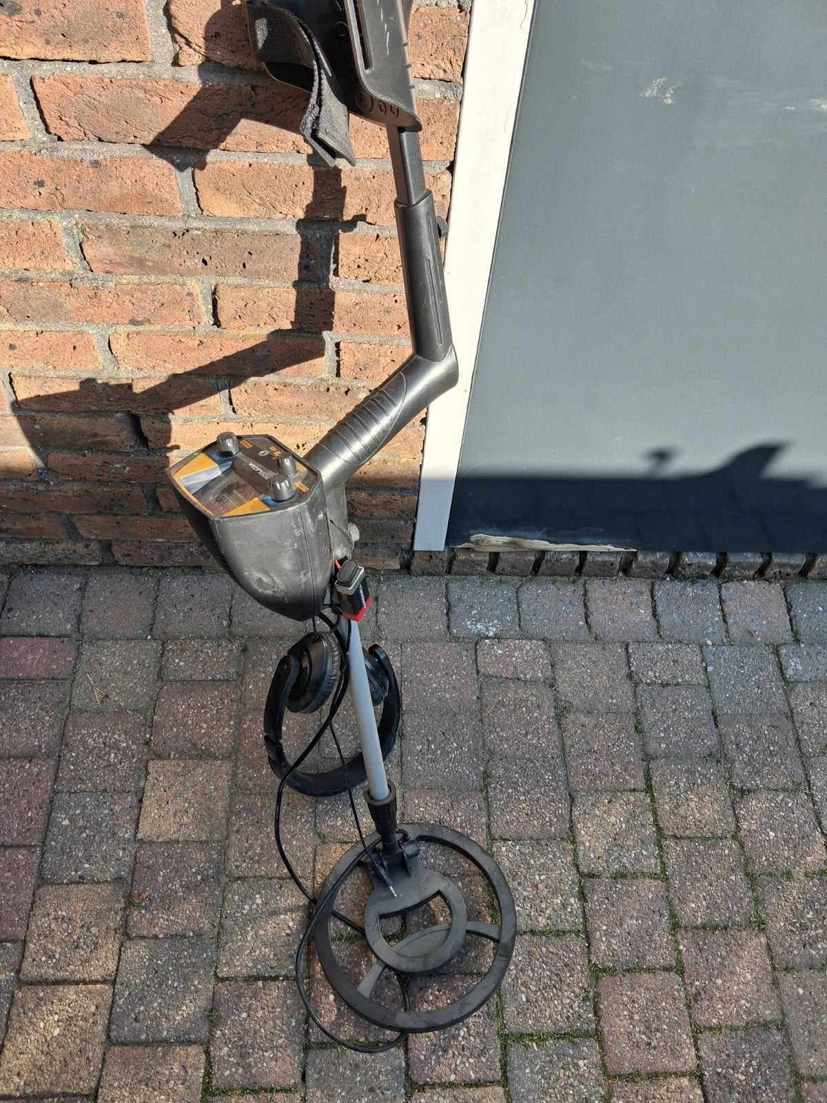 Gebruikte metaaldetector met koptelefoon, Hobby en Vrije tijd, Metaaldetectors, Gebruikt, 30 cm of minder, Instelbare gevoeligheid