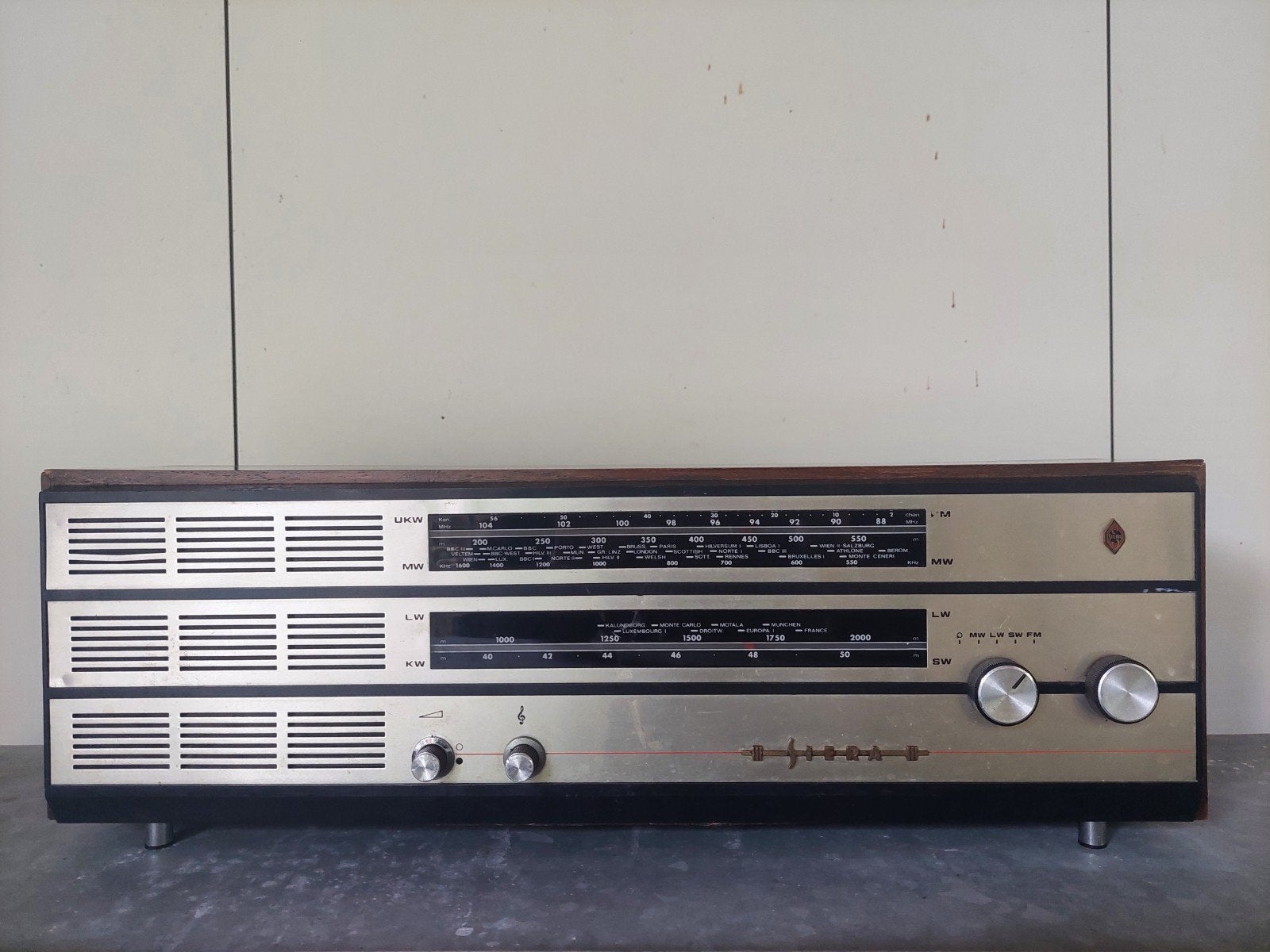 Vintage Houten Tafelradio / Dressoir Radio – Decoratie, Ophalen of Verzenden