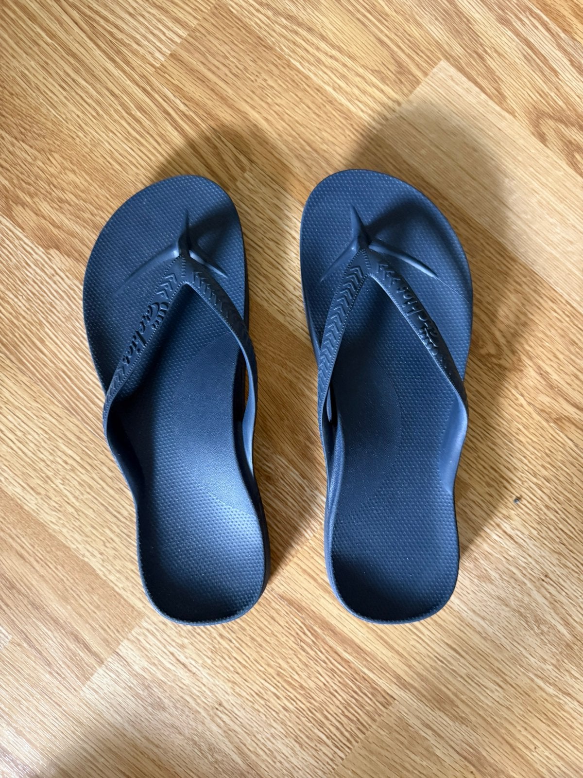 Archies  slippers - Maat 41,5  26 cm - Zo goed als nieuw, Ophalen of Verzenden, Zo goed als nieuw, Grijs, Slippers