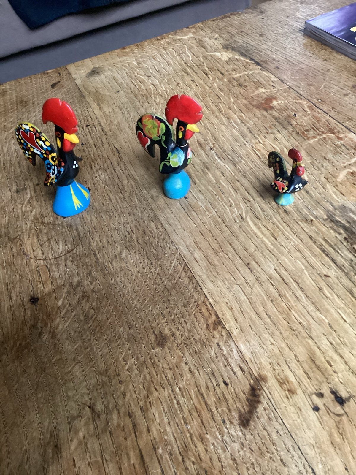 Drie Barcelos haantjes - Portugees gelukssymbool, Gebruikt, Meerkleurig, Overige stijlen, Ophalen of Verzenden