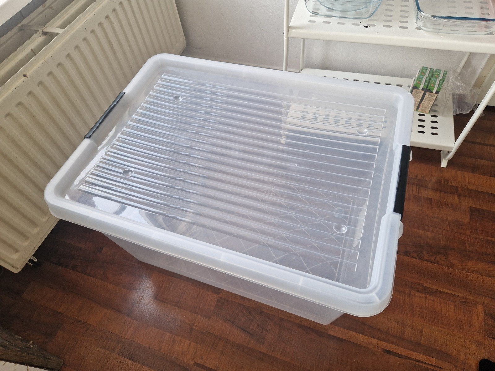 Grote opbergbox / krat met deksel en wieltjes 145 Liter x 2, Ophalen, 40 tot 60 cm, Nieuw, 75 tot 100 cm