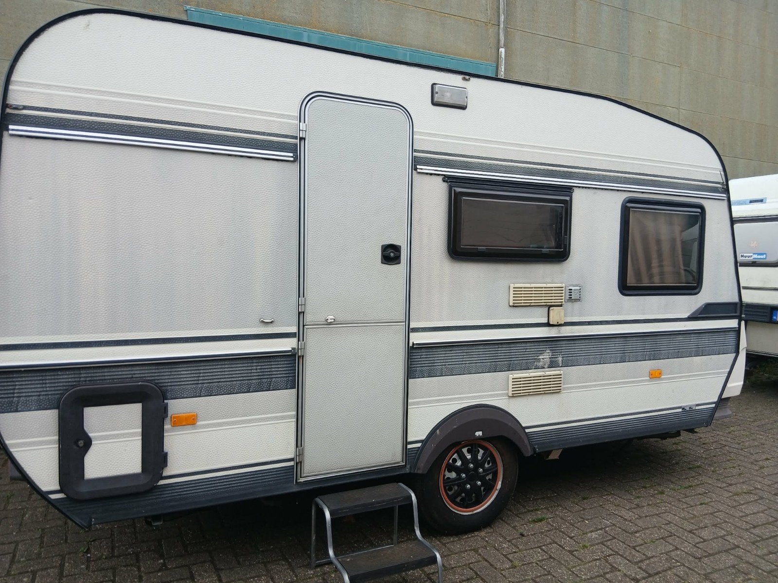 ZEER.LEUKE EN NETTE HOBBY CLASSIC  420 -  4 PERSONEN, Hobby, Bedrijf, Treinzit, 750 - 1000 kg