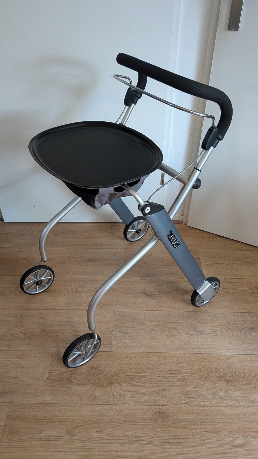 Trust care let's go indoor rollator, Ophalen