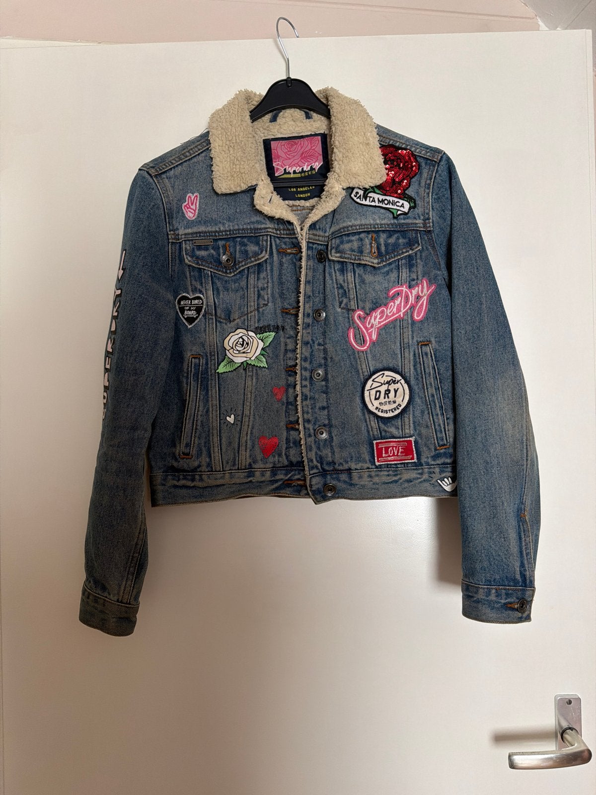 Superdry spijkerjasje met patches en teddy voering - Maat S, Ophalen of Verzenden, Gedragen, Maat 36 (S), Blauw