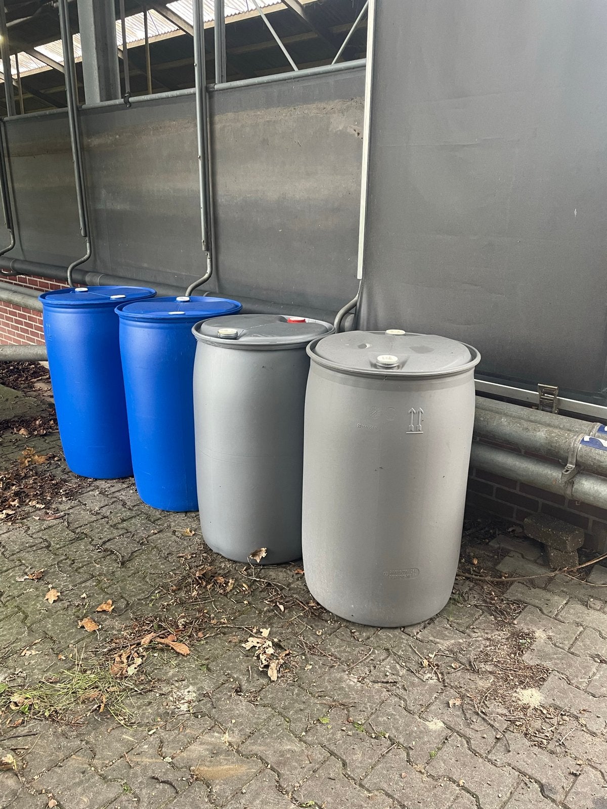 Regentonnen / Vaten - Blauw en Grijs, Tuin en Terras, 150 liter of meer, Ophalen, Gebruikt, Kunststof