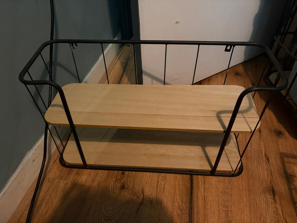 Bakkerskastje met 2 houten planken en metalen frame, Ophalen, Zo goed als nieuw