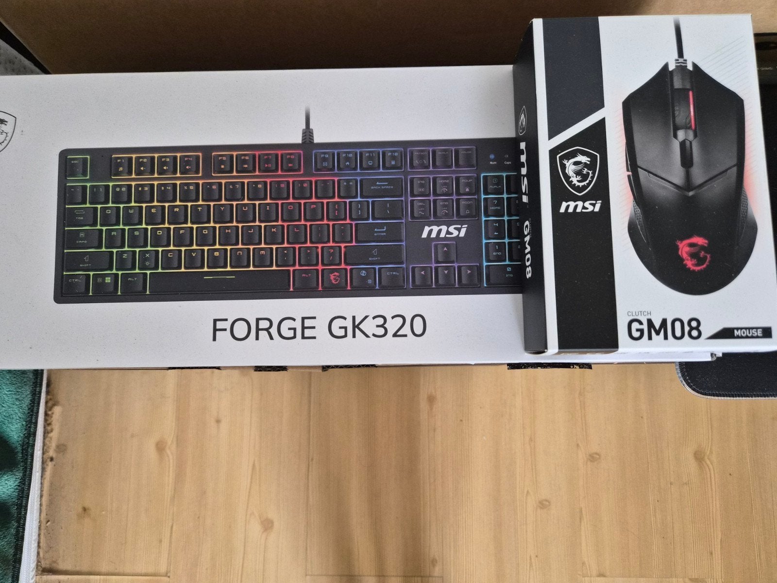 MSI Gaming Toetsenbord, en MSI Muis en Muismat met LED, Rechtshandig, Muis, MSI, Gaming muis