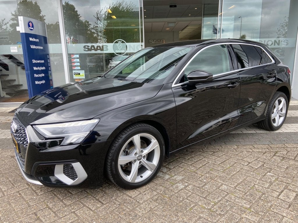 Audi A3 Sportback 30 TFSI Navigatie (bj 2021), Gebruikt, Zwart, Bedrijf, Handgeschakeld