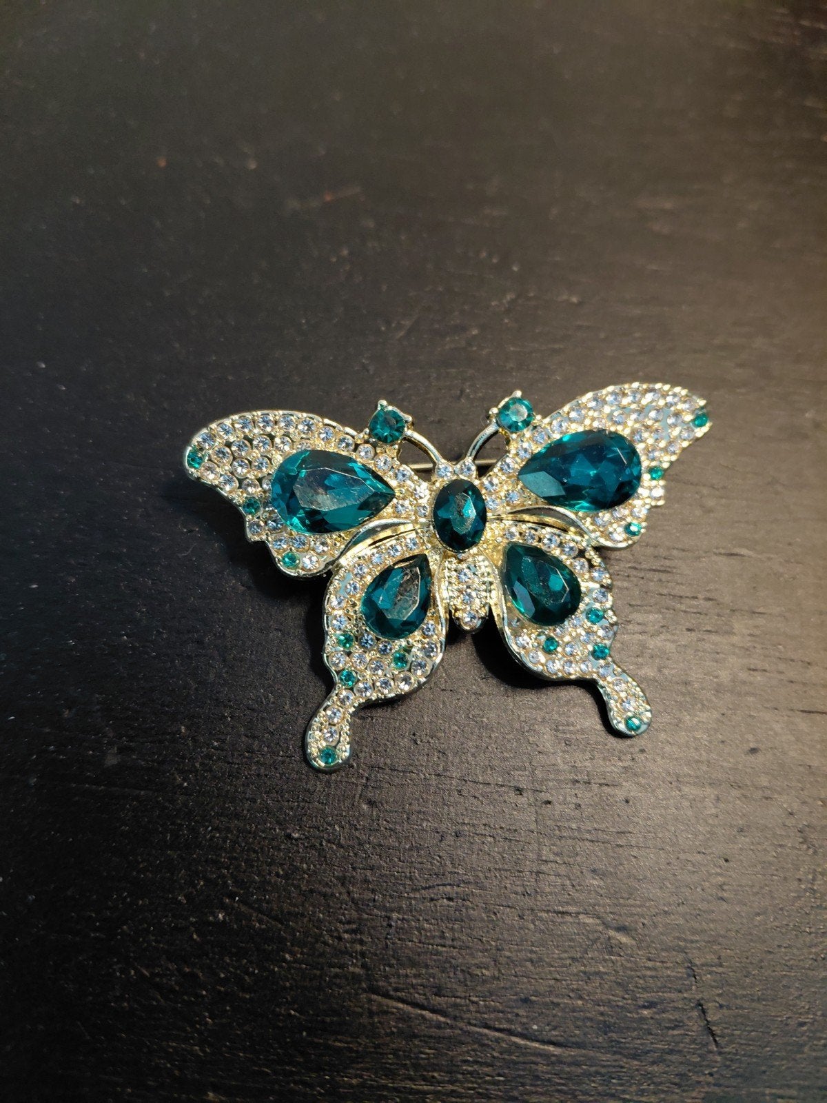 broche vlinder met strassteentjes, Overige materialen, Nieuw, Ophalen of Verzenden, Goud