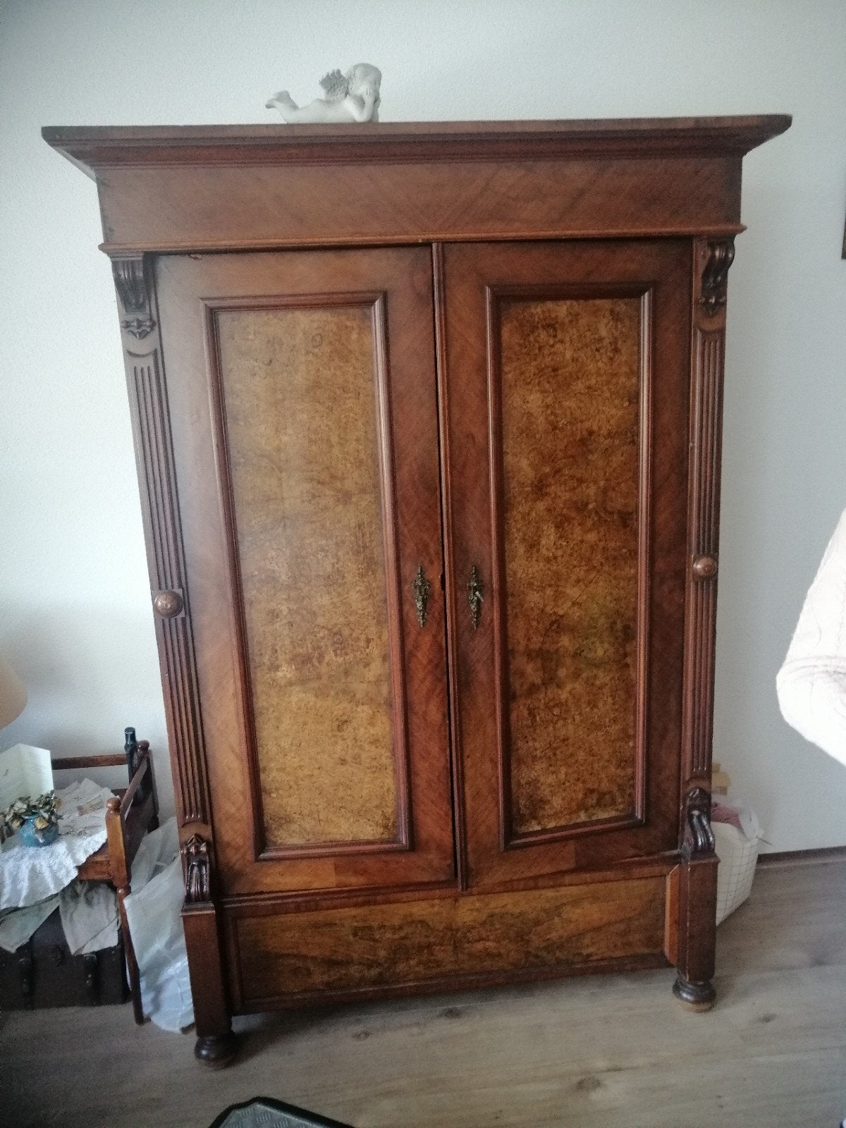 Antieke kast van donker hout, Antiek en Kunst, Ophalen