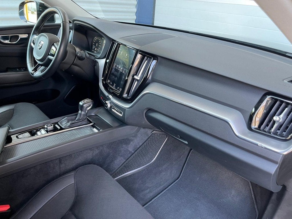 Volvo XC60 2.0 T4 190PK Momentum APPLE Carply/STOELVERWARMIN, Auto's, Volvo, Electronic Stability Program (ESP), Gebruikt, Euro 6