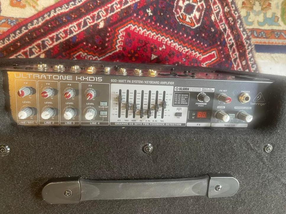 Beringer KX D15 Keyboard/Amp Versterker - 600W Klarktechniek, Muziek en Instrumenten, Ophalen of Verzenden, Zo goed als nieuw