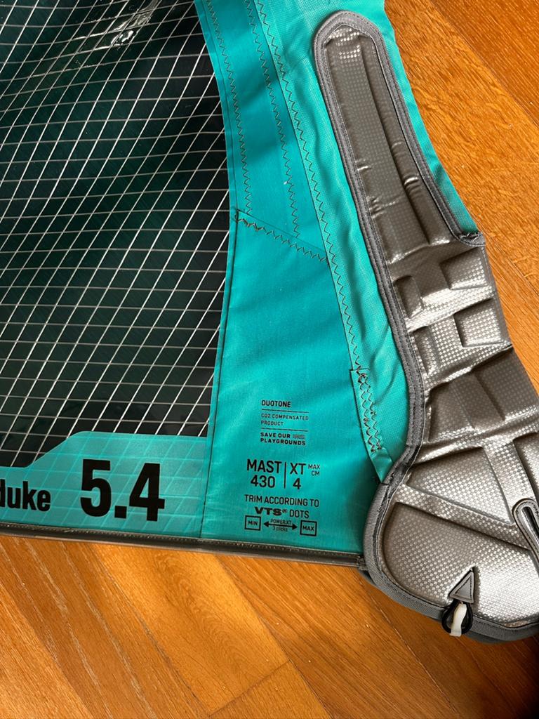 Duotone Duke 5.4 zgan, Watersport en Boten, Windsurfen, Met draagtas, 5 tot 6.5 m², Ophalen of Verzenden, Zo goed als nieuw