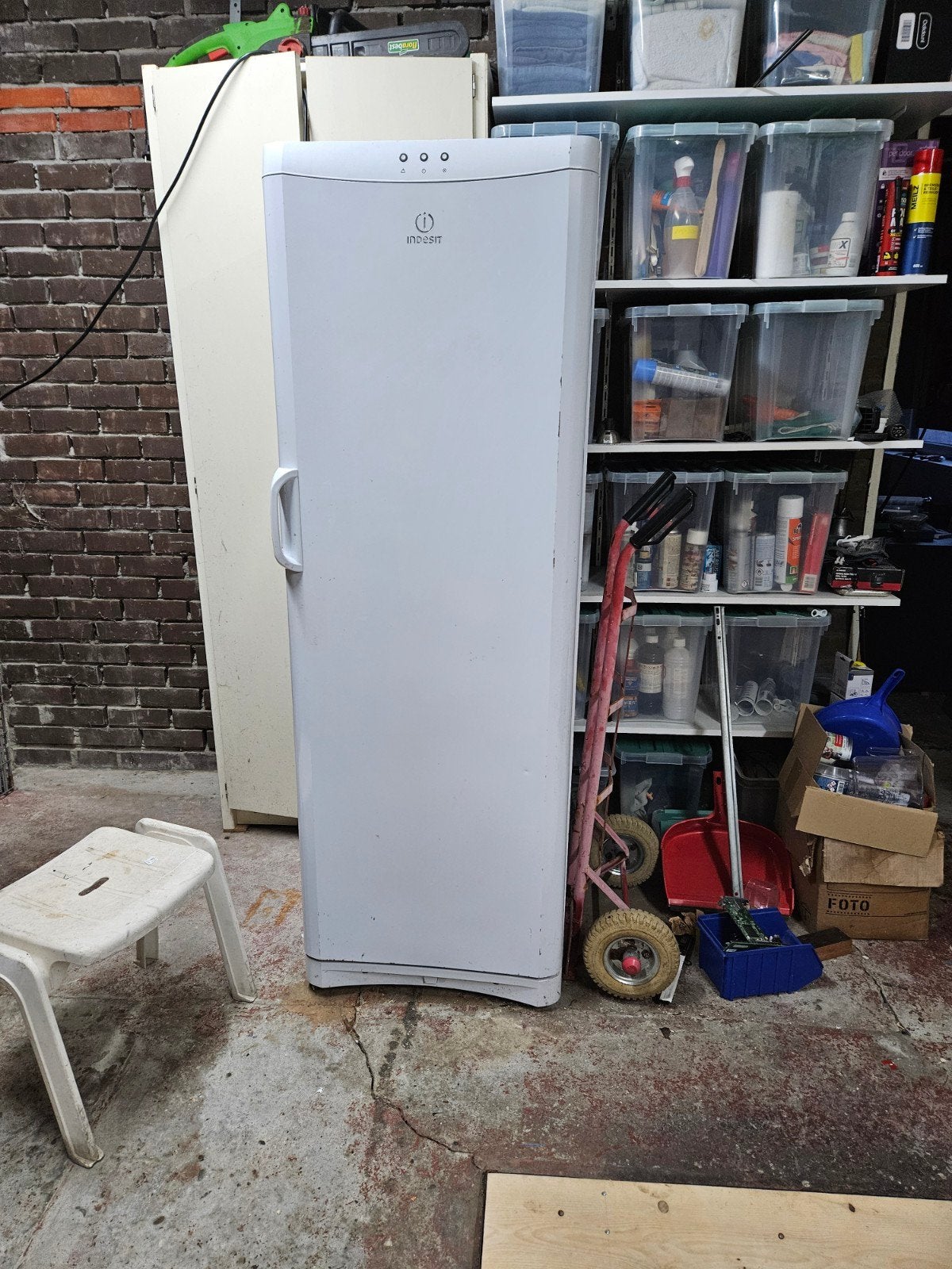 Indesit vriezer in elk geval 200 liter( zonder inhoud), Ophalen, Gebruikt