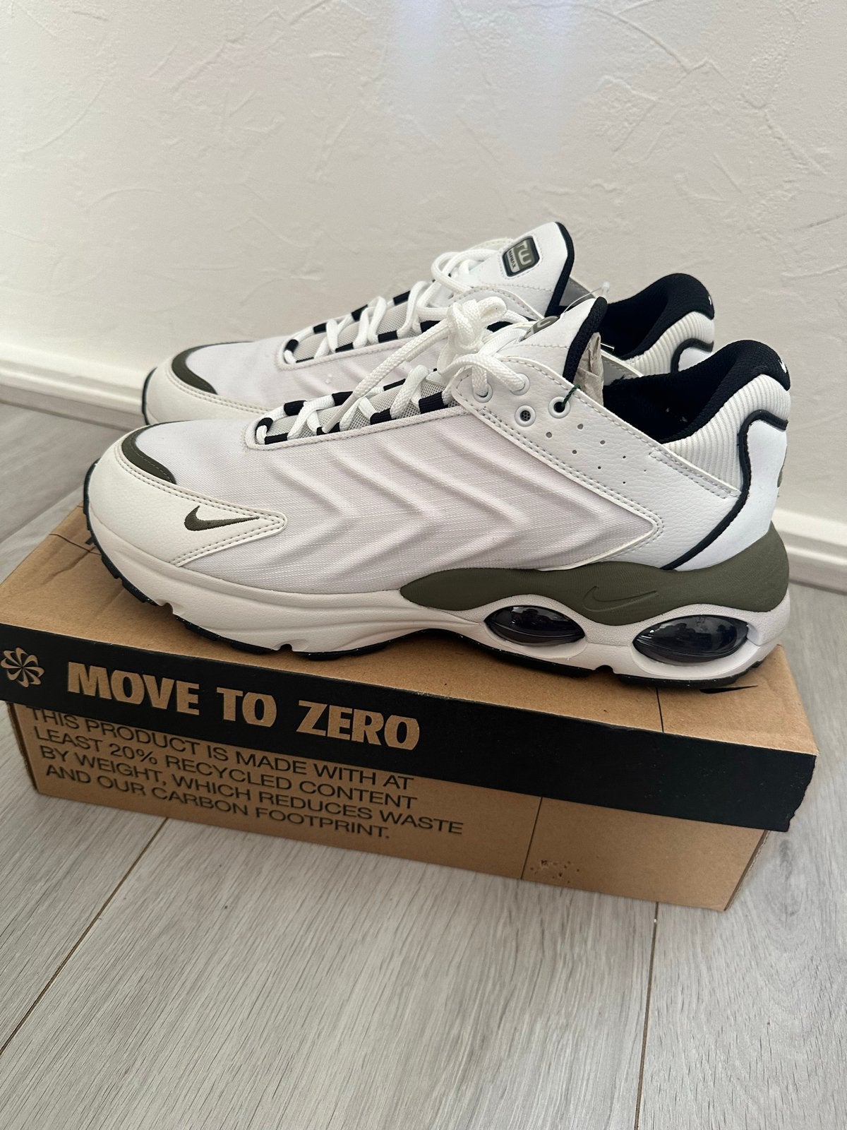 Nike Air Max TW DV7721-100 - Maat 45, Kleding | Heren, Schoenen, Ophalen of Verzenden, Nieuw, Wit, Sneakers of Gympen