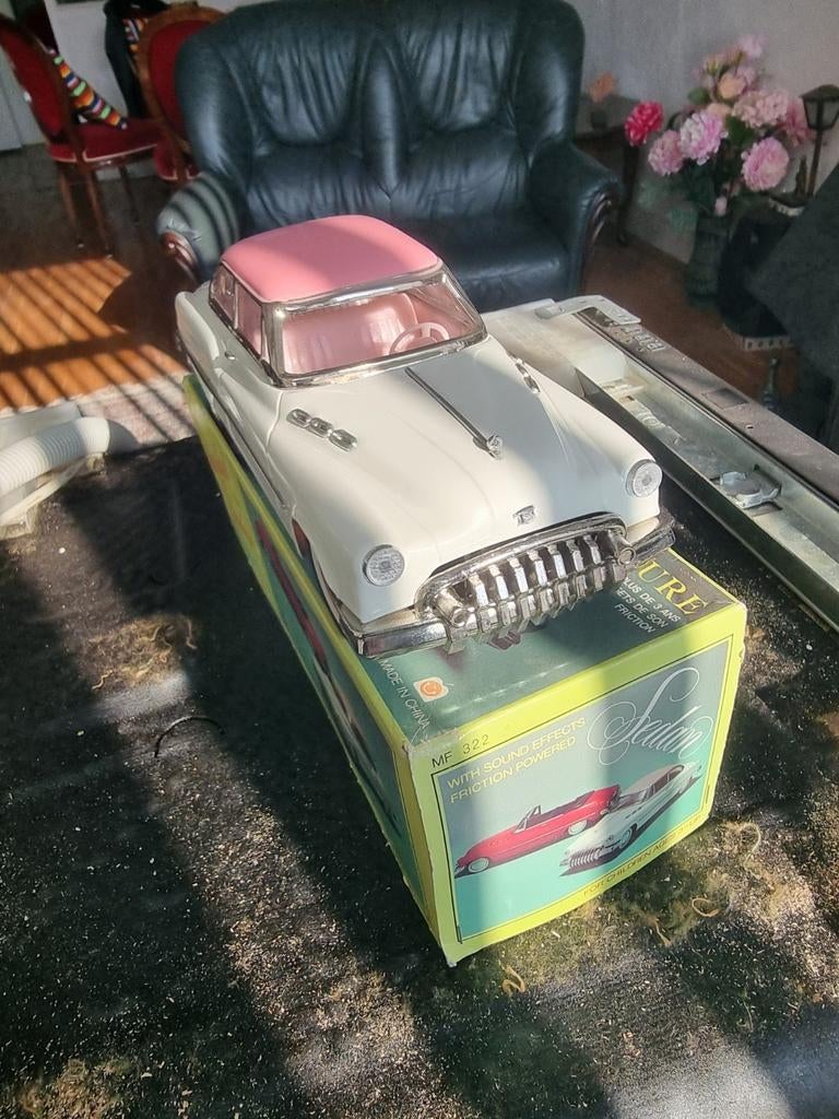 Vintage Speelgoedauto: Witte Sedan met Roze Dak (MF 322), Overige merken, Gebruikt, Auto, Groter dan 1:32