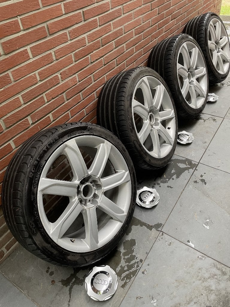 18 inch Audi velgen 5x100 met zomerbanden 225/40R18, Ophalen, 18 inch, Gebruikt, Velg(en)