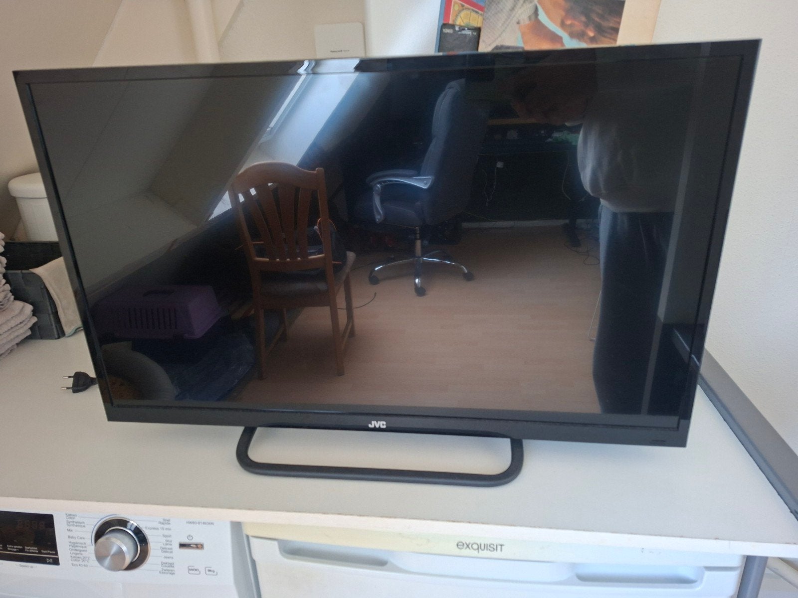 JVC 32 inch LED TV met afstandsbediening - Zeer goede staat, LED, 50 Hz, Zo goed als nieuw, Ophalen