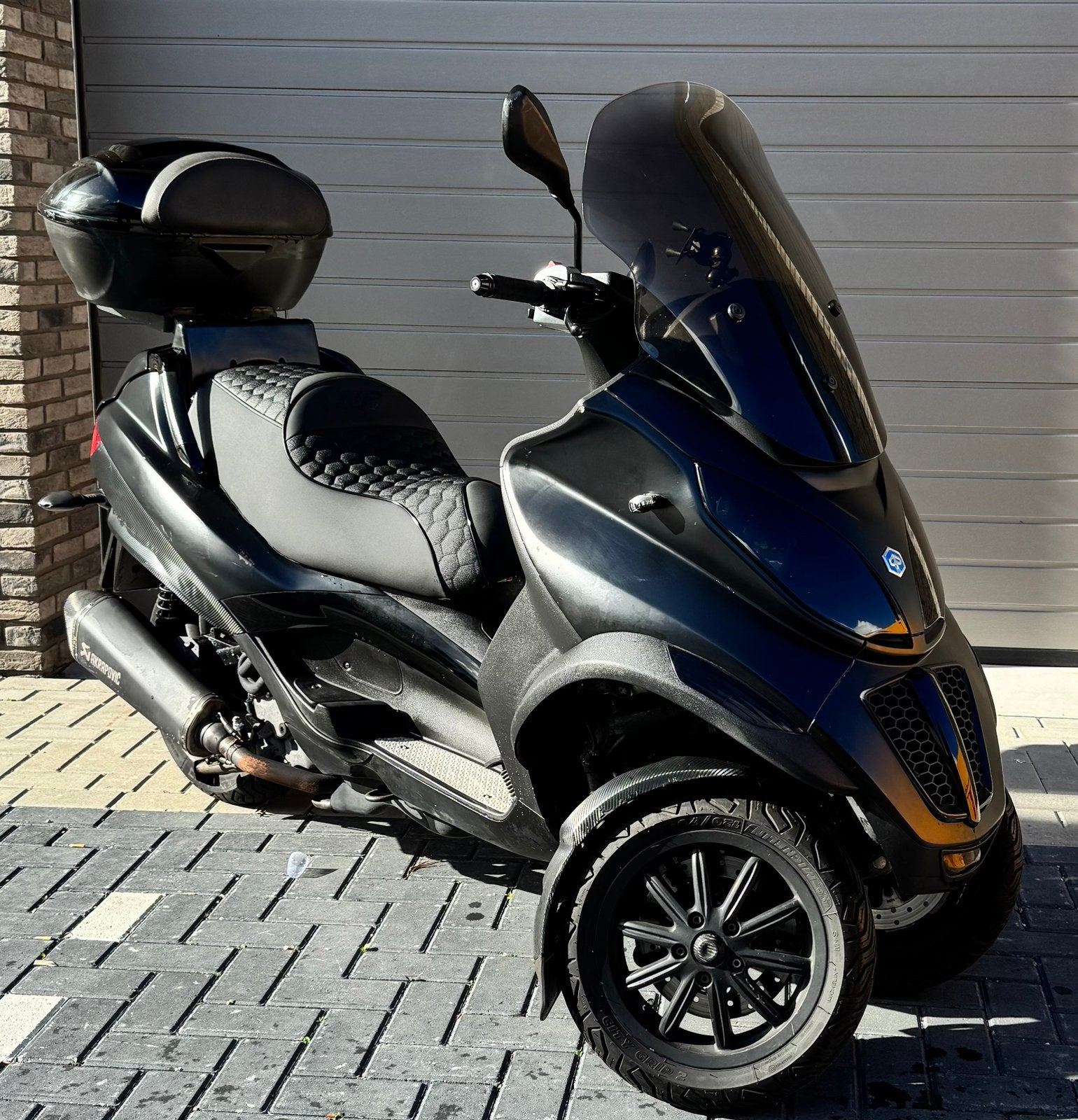 Piaggio mp3 500cc sport Black on Black Akrapovic Custom seat, Occasion, Bedrijf, Overig, Automaat