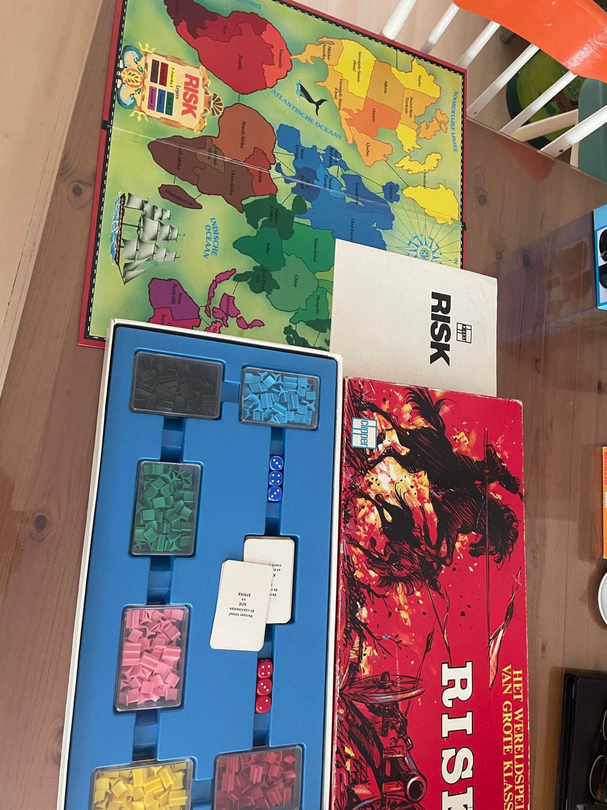 Rode doos Risk bordspel - Nette doos, compleet, Ophalen of Verzenden, Gebruikt