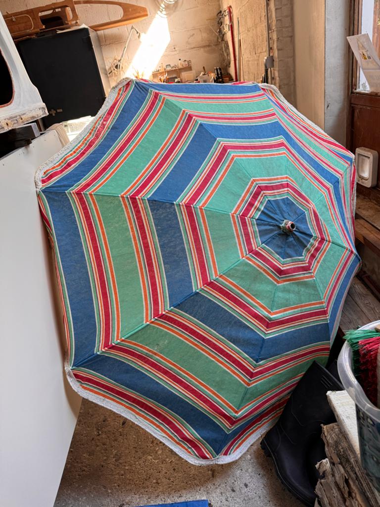 Vintage parasol met franjes uit de jaren '60, Tuin en Terras, Ophalen of Verzenden, Gebruikt, 1 tot 2 meter, Stokparasol