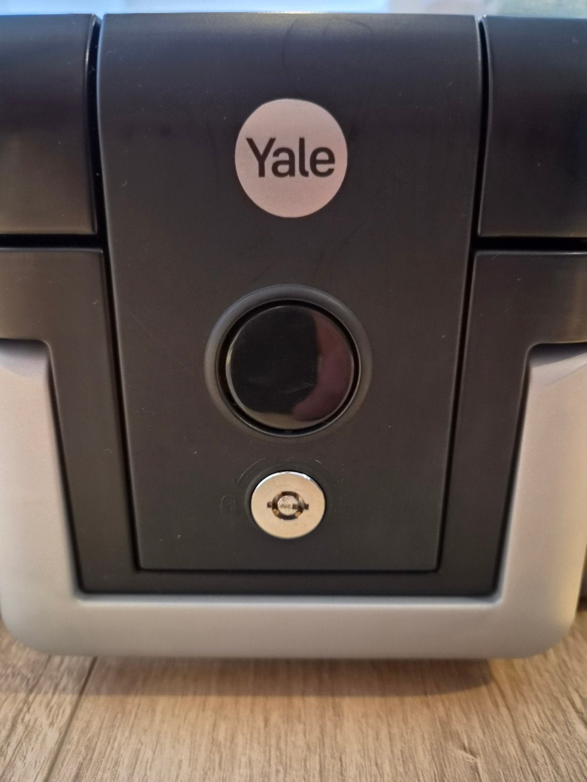 Yale brandwerende koffer, Ophalen