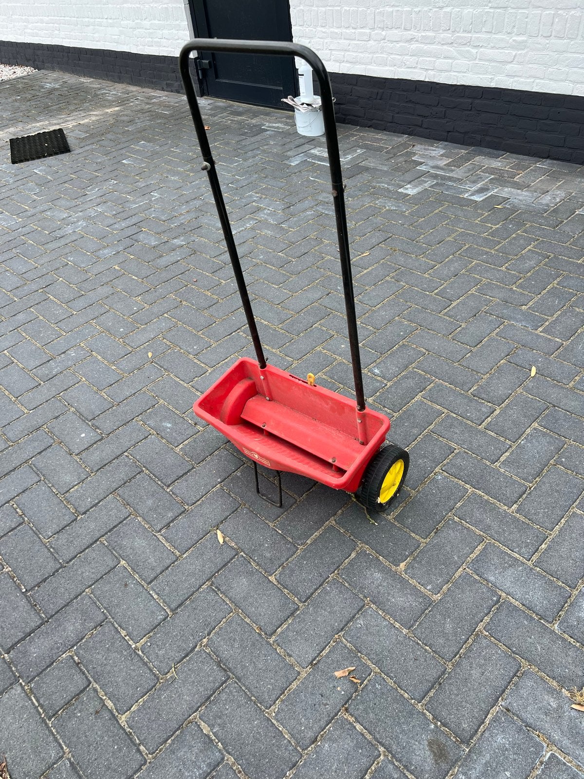 Wolf-Garten WE 330 Strooiwagen - Gazon en Tuin, Ophalen, Zo goed als nieuw