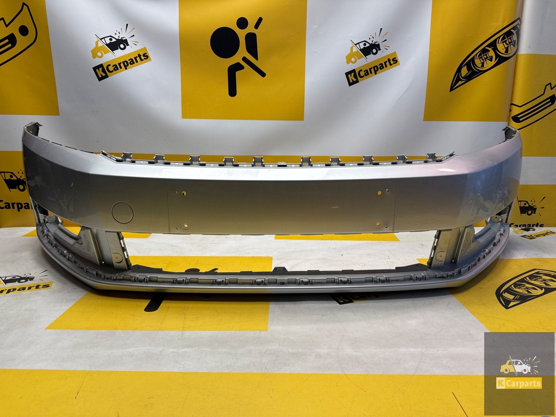 Voorbumper volkswagen Passat B7 bumper PDC 3AA807221