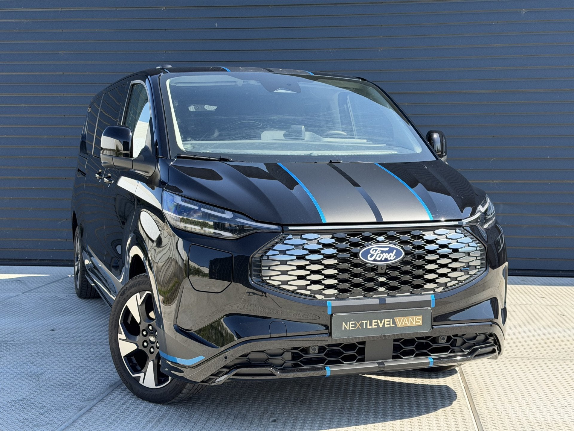 Ford E-Transit Cust. 320 L2H1 Sport 71 kWh DC 218 PK | Pro P, Auto's, Bestelauto's, Automaat, Achterwielaandrijving, Gebruikt