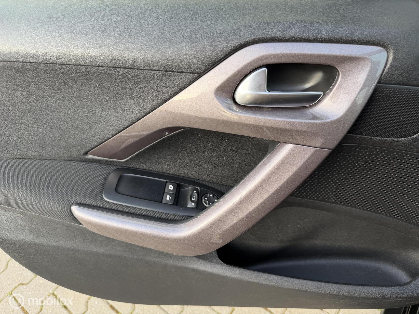 Foto 17 van Peugeot 2008 1.2 PureTech Active NWE APK PANO NAVI CAMERA