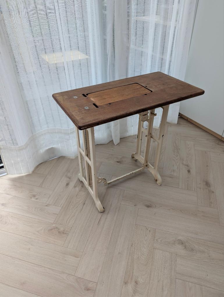 Vintage Naaimachine Tafel - Industriële Stijl, Antiek en Kunst, Antiek | Naaimachines, Ophalen