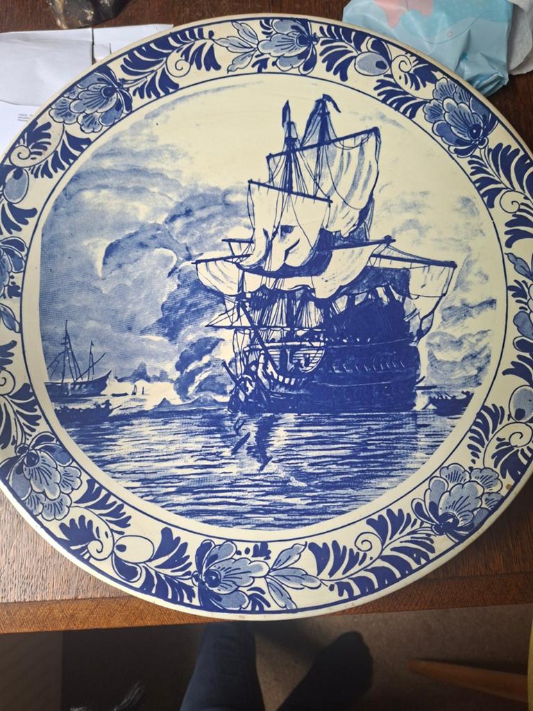 Delfts Blauw handgeschilderd bord met VOC-schip, Antiek en Kunst, Ophalen of Verzenden