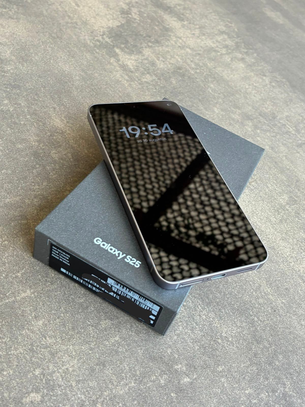 Samsung Galaxy S25 256GB Silver Shadow, Nagenoeg schadevrij, 256 GB, Ophalen, Zo goed als nieuw, Zwart