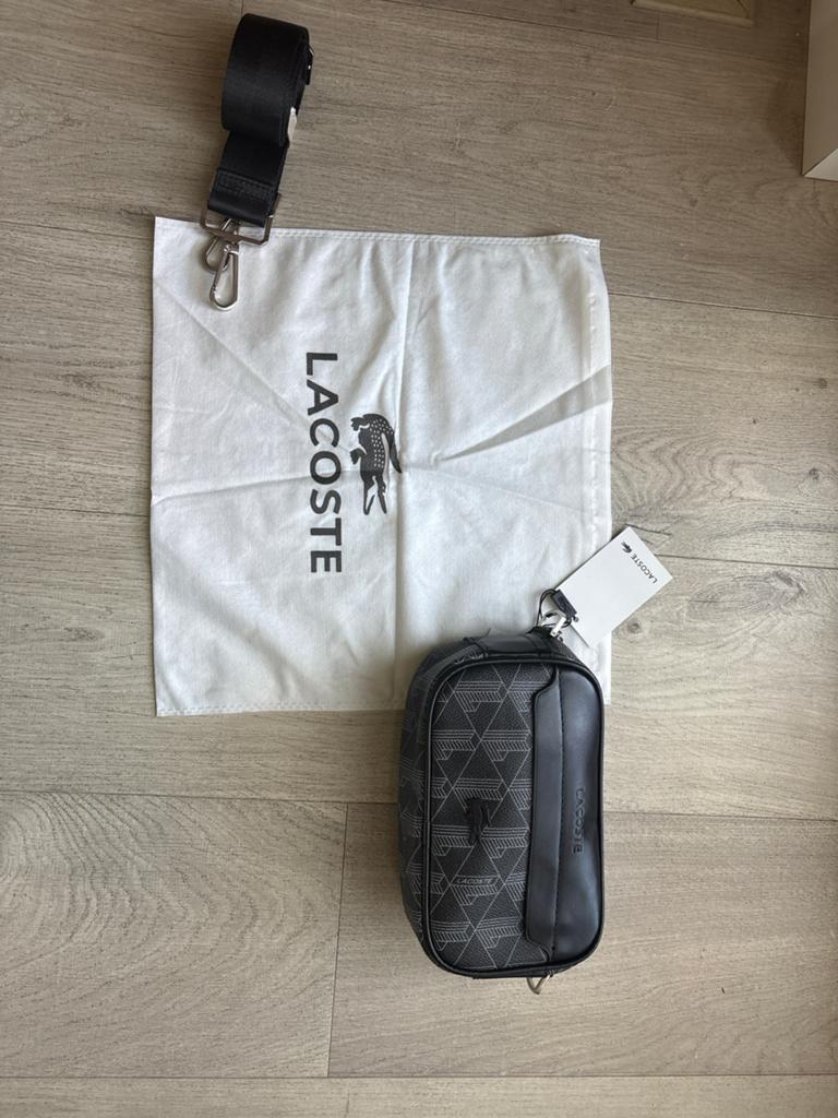 Lacoste monogramme schoudertasje, Ophalen of Verzenden, Nieuw, Zwart, Overige merken