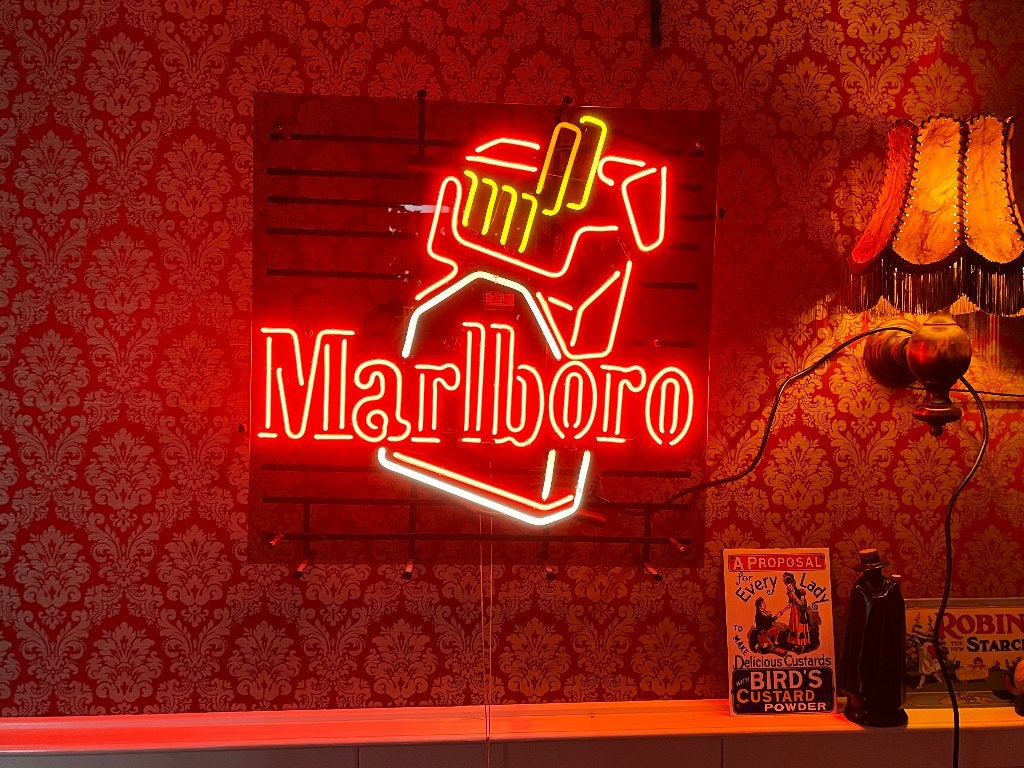 Marlboro neon reclame lichtbak tabak vintage, Ophalen, Gebruikt, Lichtbak of (neon) lamp