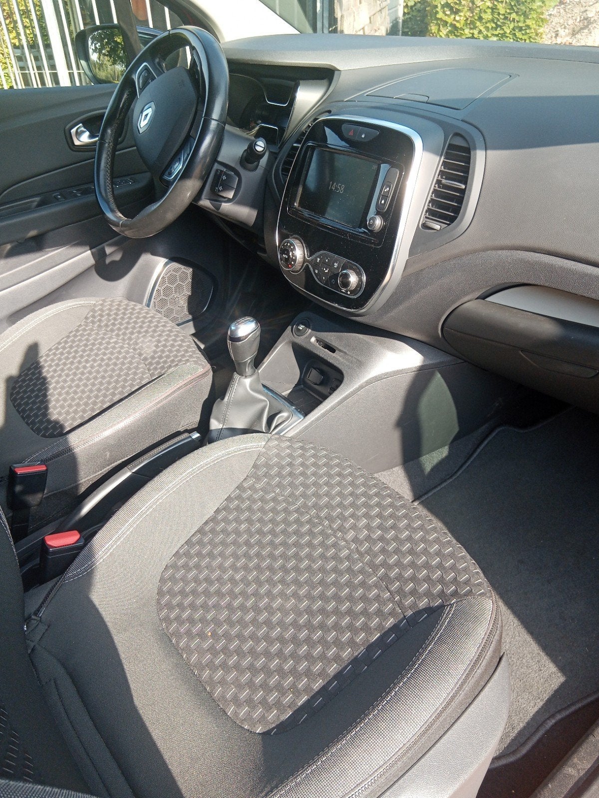 Foto 7 van Renault Captur 0.9 TCE 90 2018 Rood
