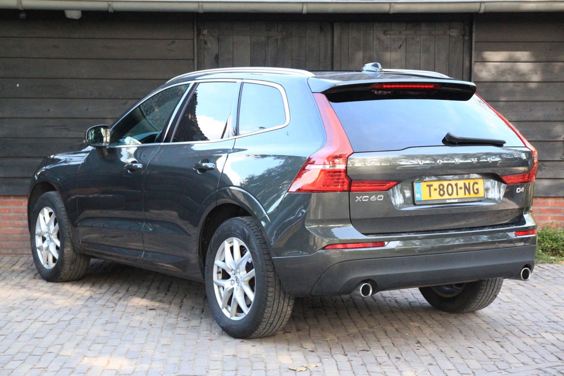 Volvo XC60 2.0 D4 Momentum Leer/Stoelverwarming/Trekhaak uit, Auto's, Dealer onderhouden, Gebruikt, 1969 cc, Leder