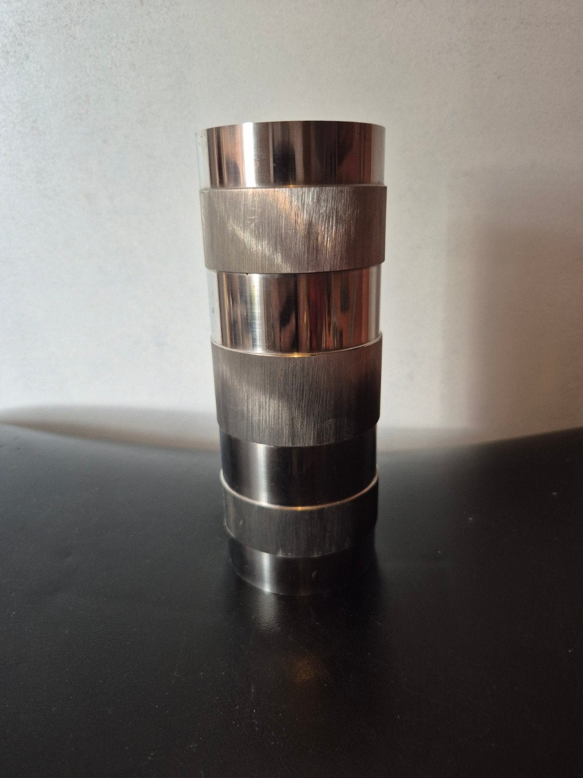 Stijlvolle metalen vaas/houder - Modern design, Antiek en Kunst, Ophalen of Verzenden