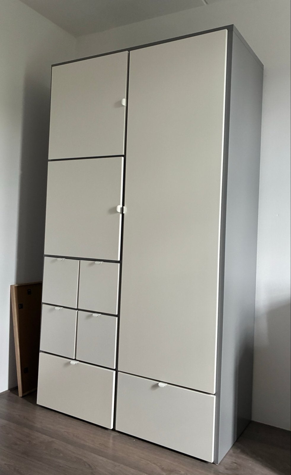 Moderne kledingkast met lades en hangruimte, 100 tot 150 cm, 200 cm of meer, Zo goed als nieuw, Overige houtsoorten
