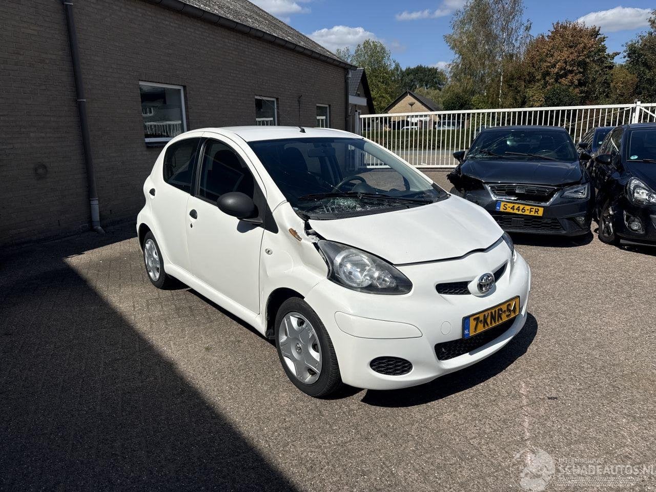 Toyota Aygo 1.0-12V Cool (bj 2011), Auto diversen, Schadeauto's, Toyota-Allee 2 ,50858, Köln, Deutschland, Wit, Handgeschakeld