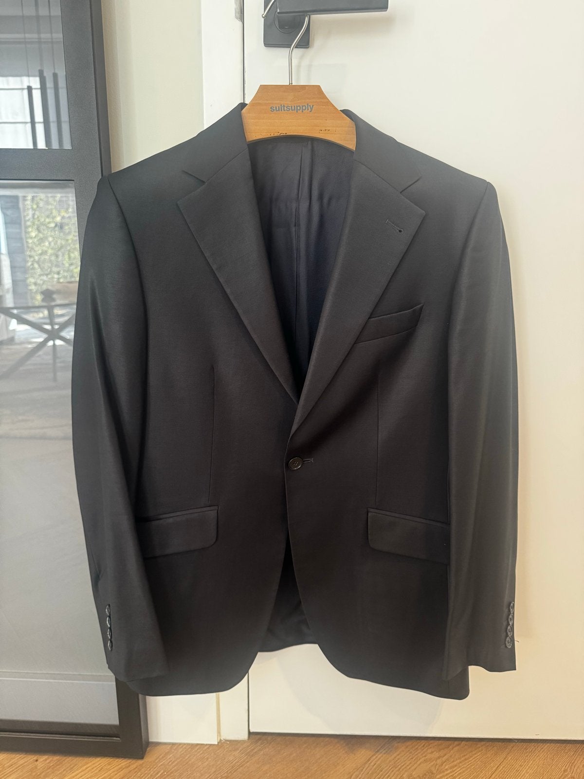 Zwart pak met enkele knoop (Suitsupply), Ophalen of Verzenden, Zo goed als nieuw, Maat 48/50 (M), Zwart