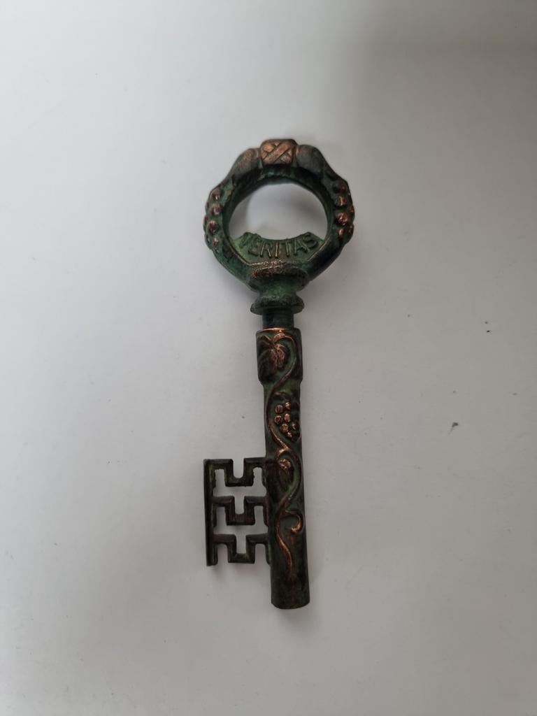 Decoratieve sleutel met 'VERITAS' inscriptie, Ophalen of Verzenden